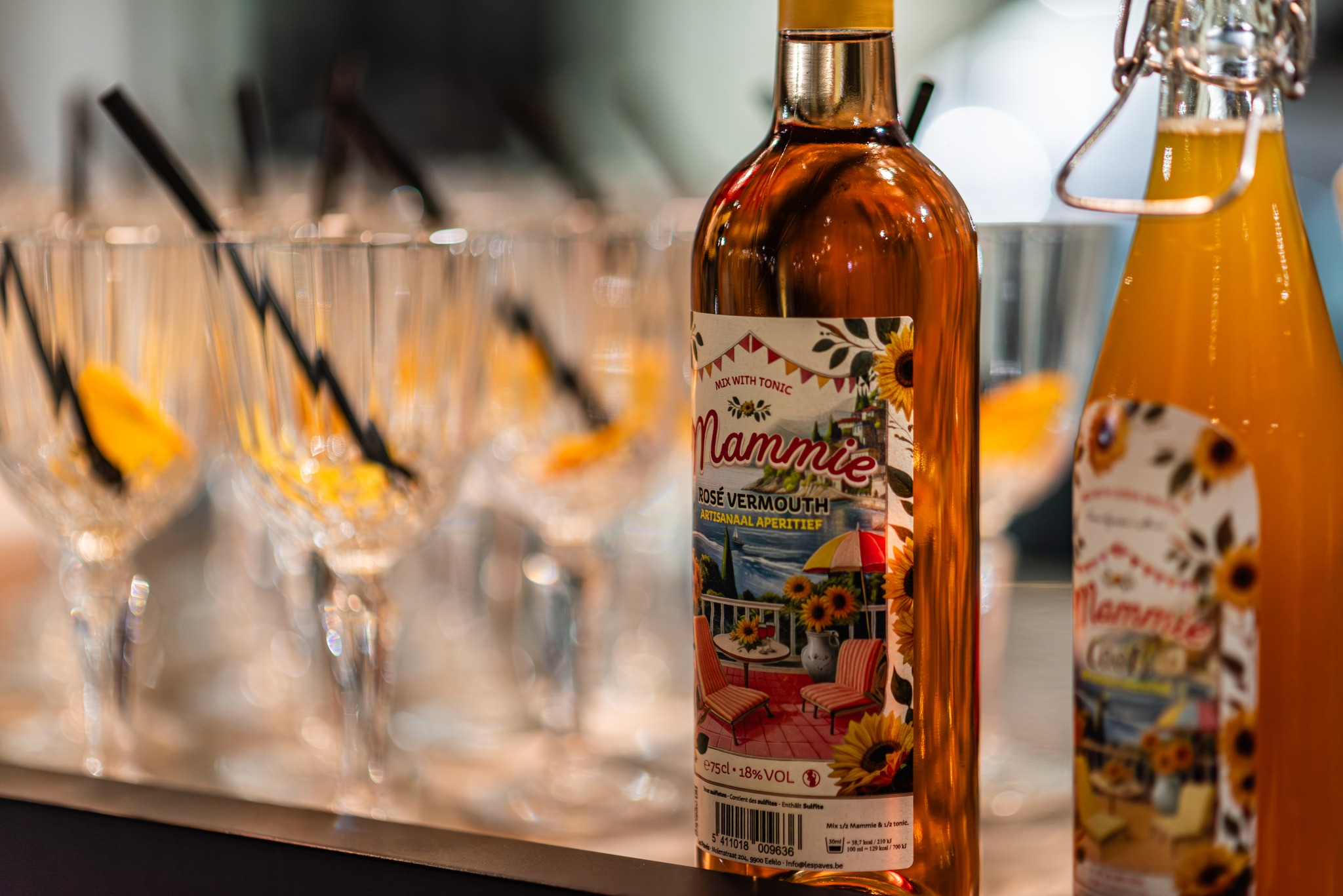 Mammie en Mammie C0,0L% met glazen