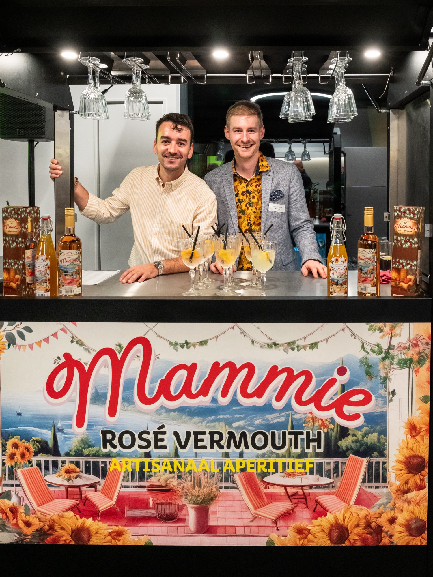 Mammie bar met Mammie flessen en uitbaters